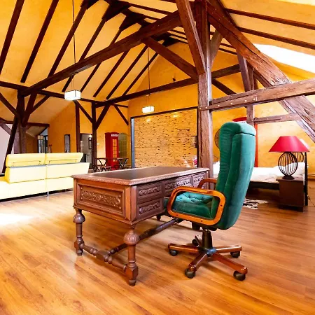 Appartement The Attic - Large Open-space In The Old Town Of Brasov, Minutes Away From The Black Church *