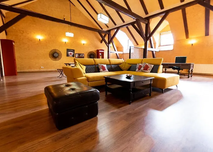 The Attic - Large Open-space In The Old Town Of Brasov, Minutes Away From The Black Church Apartment